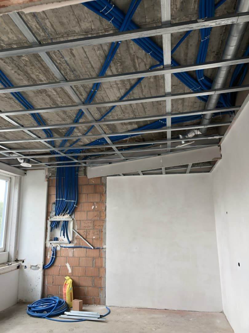 Elektroinstallation und Deckenarbeiten